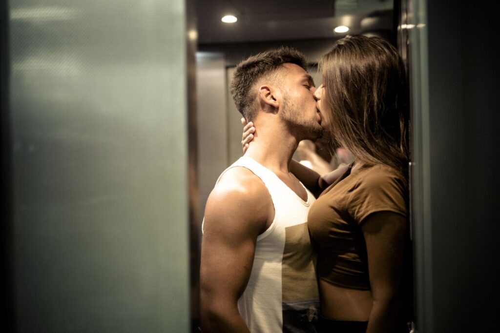 ljubav na prvi pogled kissing